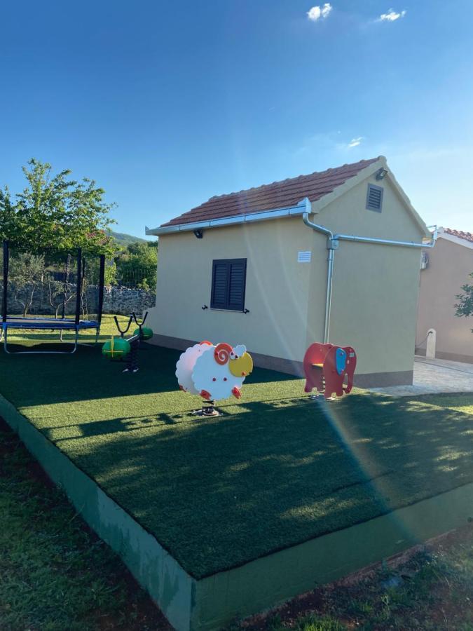 Vacation House Radosic Radosic  Ngoại thất bức ảnh