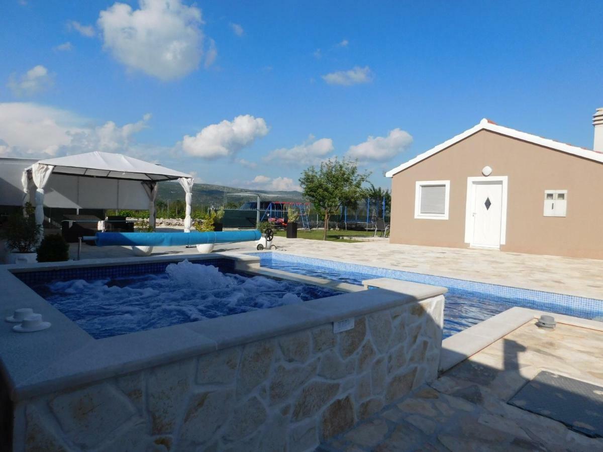 Vacation House Radosic Radosic  Ngoại thất bức ảnh