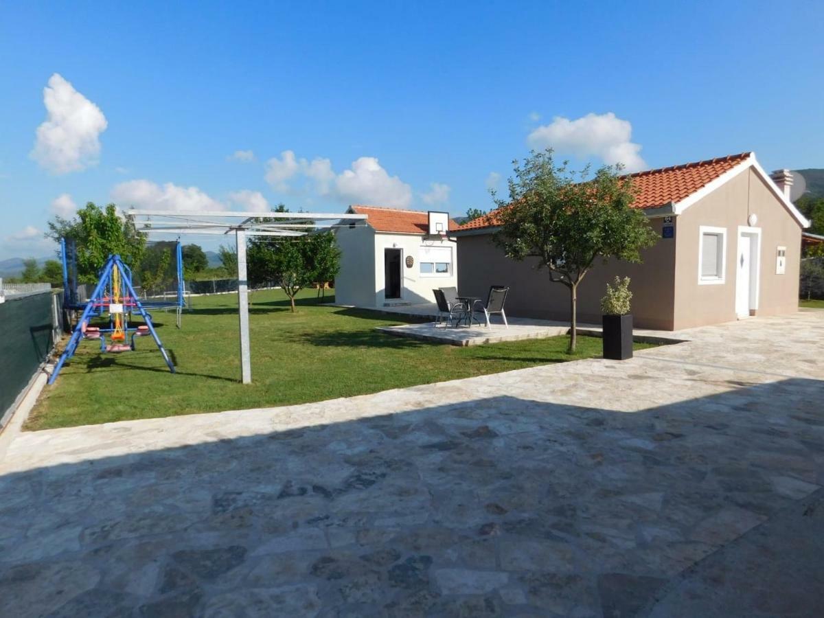 Vacation House Radosic Radosic  Ngoại thất bức ảnh