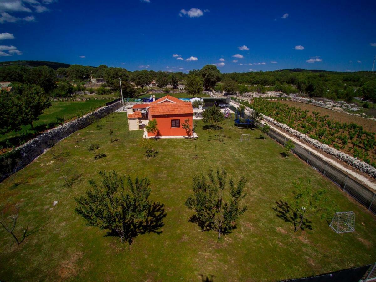 Vacation House Radosic Radosic  Ngoại thất bức ảnh