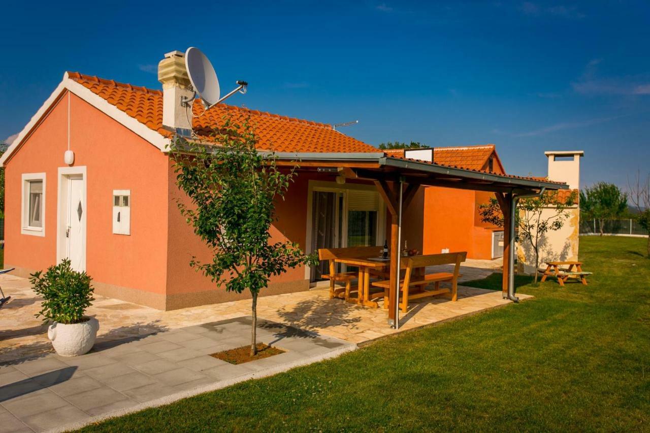 Vacation House Radosic Radosic  Ngoại thất bức ảnh