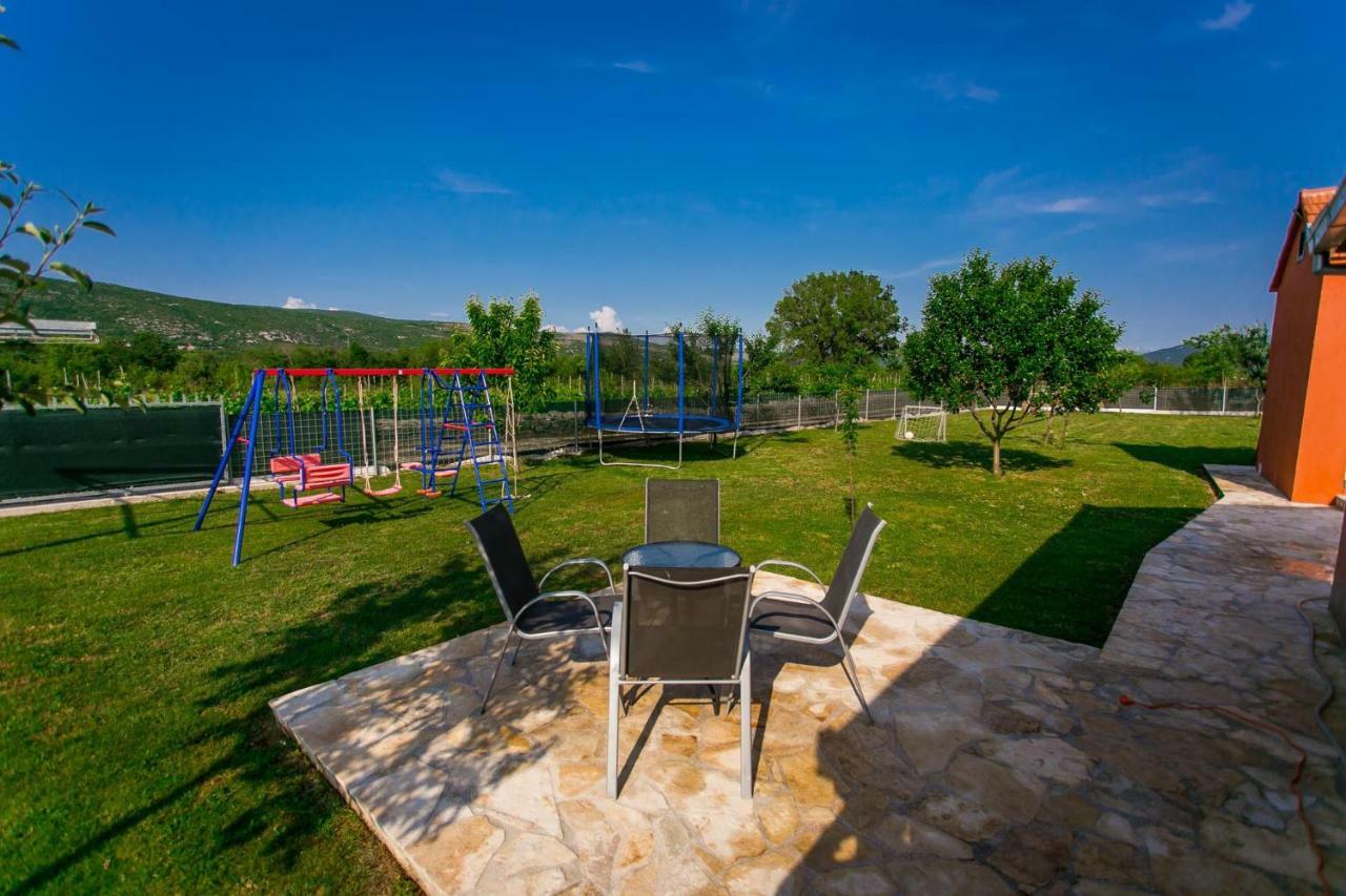 Vacation House Radosic Radosic  Ngoại thất bức ảnh