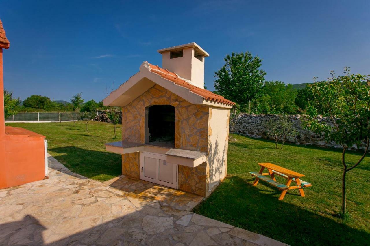 Vacation House Radosic Radosic  Ngoại thất bức ảnh