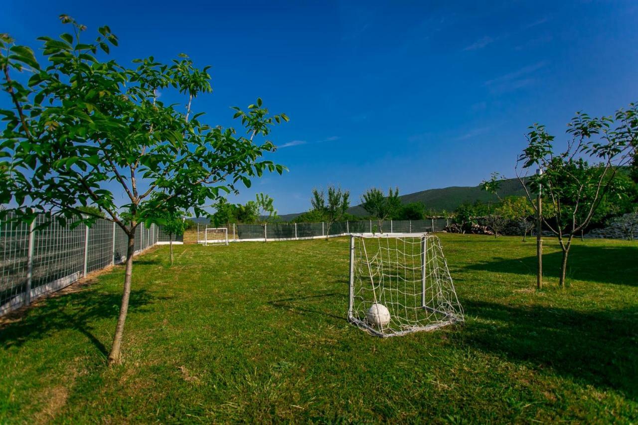 Vacation House Radosic Radosic  Ngoại thất bức ảnh